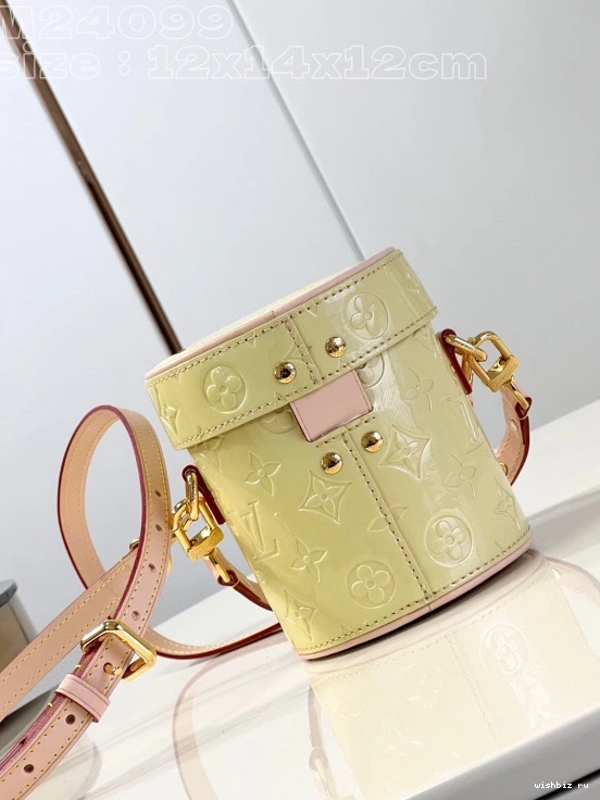 WIS Astor VUITTON LOUIS 0712